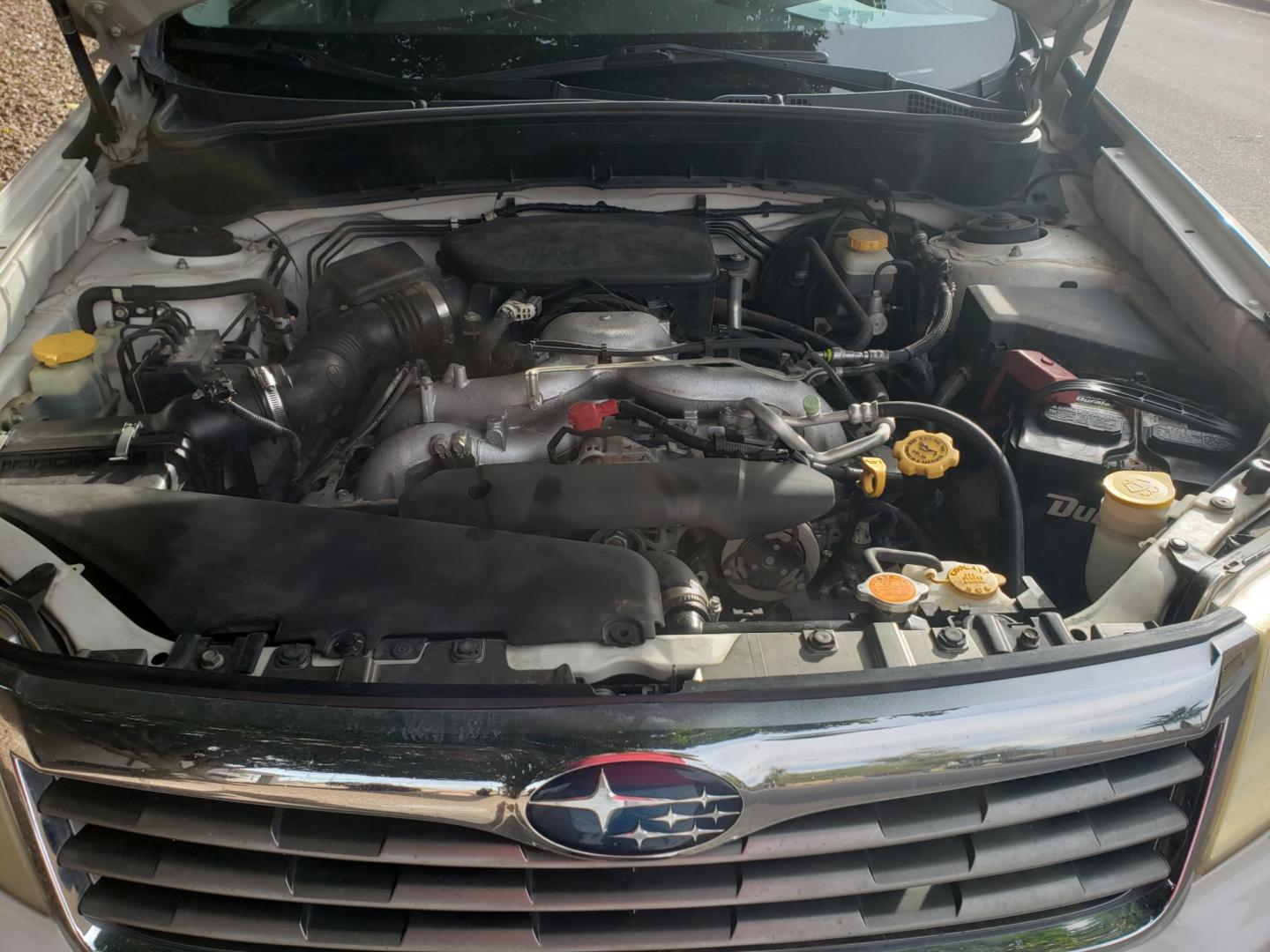 2010 WHITE /gray Subaru Forester (JF2SH6BC3AH) with an 2.4L L4 DOHC 16V engine, 5-Speed Automatic transmission, located at 323 E Dunlap Ave., Phoenix, AZ, 85020, (602) 331-9000, 33.567677, -112.069000 - 2010 Subaru Forester,......EXCELLENT condition,.... Ice Cold A/C, Gray interior with lite gray cloth seats in near perfect condition, New brakes, Tune up, Stereo/CD Player, Satellite compatible, This suv is gorgeous inside and out, Incredible gas mileage! Arizona title , Runs and Drives Excellent... - Photo#17